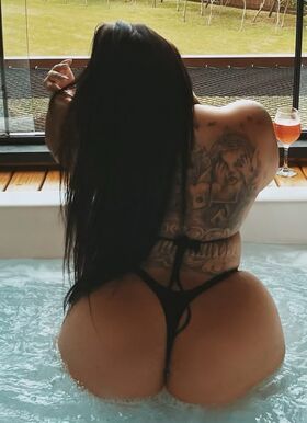 httpslarissa Nahé uniklé OnlyFans foto 4