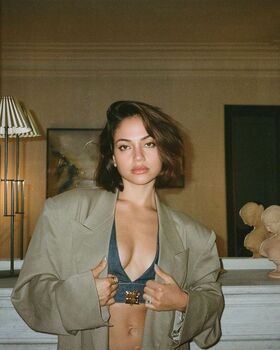 Inanna Sarkis Nude Leaks OnlyFans Photo 4