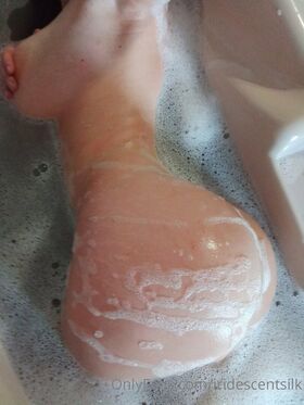 iridescentsilk Nude Leaks OnlyFans Photo 1