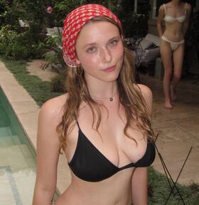 Iris Apatow Nude Leaks OnlyFans Photo 16