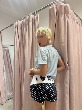 Iris Law รูป OnlyFans เปลือยรั่วไหล 213