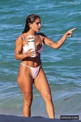 isabellaladera Гола изтичане OnlyFans снимка 1