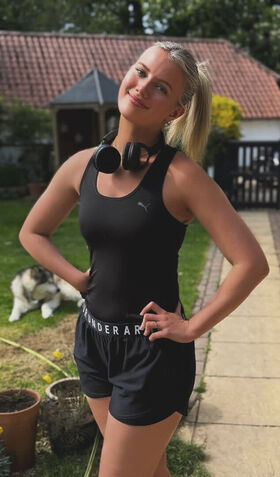 Issy Anderson Foto vazada OnlyFans nua 16