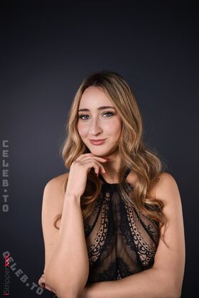 iStripper नग्न लीक OnlyFans फोटो 1955