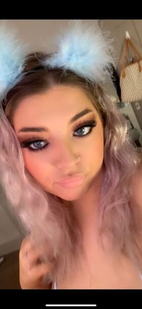 Ithaca Procurena gola OnlyFans fotografija 5