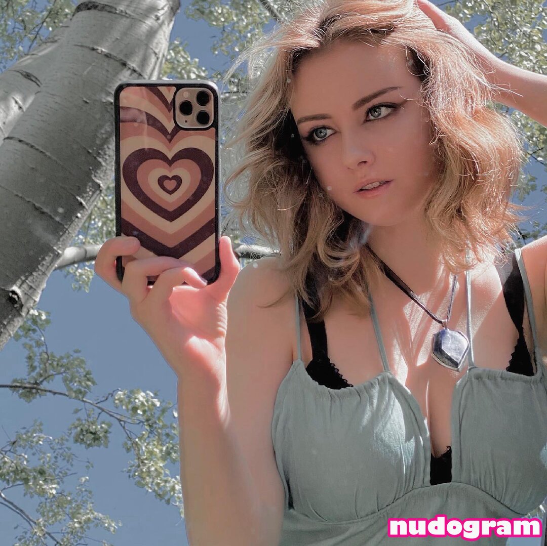 Itsarahlaux  Sarah Laux  sarahcalanthe Nude Leaks OnlyFans Photo 15 -  Nudogram v2.0