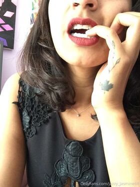 Jazzy Jasmine Nude Leaks OnlyFans Photo 4