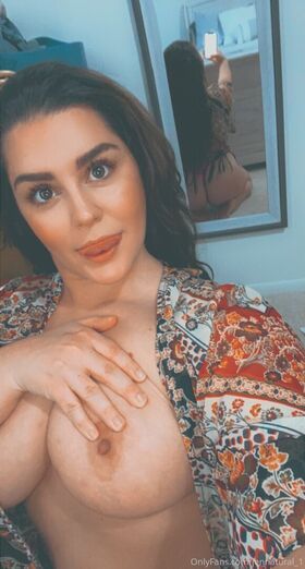 Jennatural Гола изтичане OnlyFans снимка 25