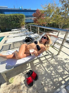 Juliana Valentina Nude Leaks OnlyFans Photo 8