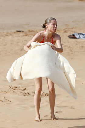 Julie Bowen Nude Leaks OnlyFans Photo 21