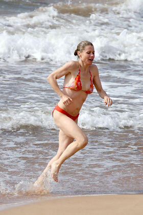 Julie Bowen Nude Leaks OnlyFans Photo 26