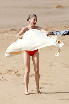 Julie Bowen Nude Leaks OnlyFans Photo 27
