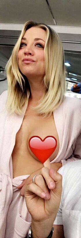 Kaley Cuoco Nude Leaks OnlyFans Photo 1
