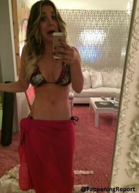 Kaley Cuoco Nude Leaks OnlyFans Photo 19