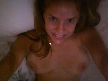 Kelli Garner Nude Leaks OnlyFans Photo 5