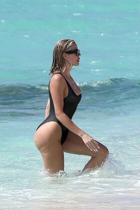 Khloe Kardashian Nude Leaks OnlyFans Photo 131