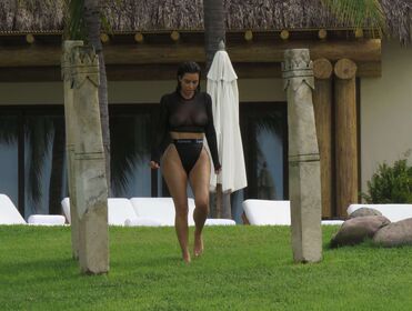 Kim Kardashian Nude Leaks OnlyFans Photo 44