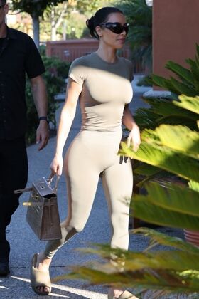 Kim Kardashian Nude Leaks OnlyFans Photo 231