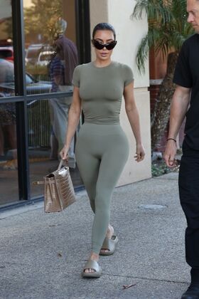 Kim Kardashian Nude Leaks OnlyFans Photo 235