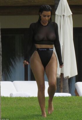 Kim Kardashian Nude Leaks OnlyFans Photo 328