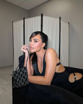 Kim Kardashian Nude Leaks OnlyFans Photo 379