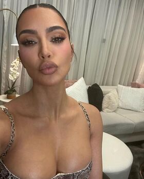 Kim Kardashian Nude Leaks OnlyFans Photo 423
