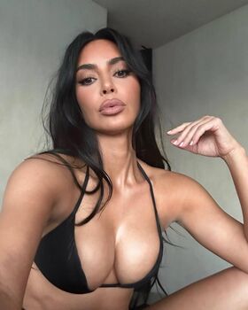 Kim Kardashian Nude Leaks OnlyFans Photo 542
