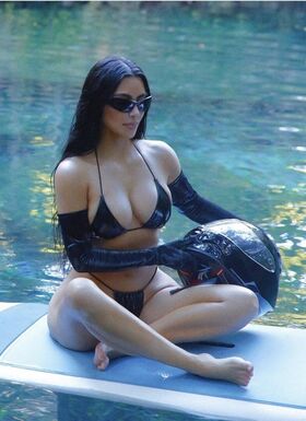 Kim Kardashian Nude Leaks OnlyFans Photo 717