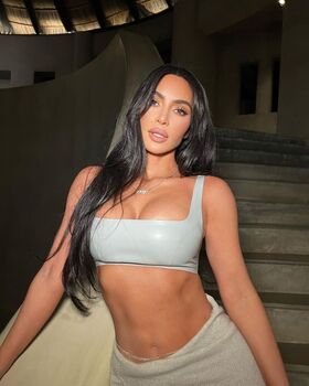 Kim Kardashian Nude Leaks OnlyFans Photo 718