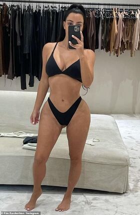 Kim Kardashian Nude Leaks OnlyFans Photo 799