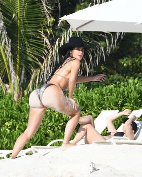 Kim Kardashian Nude Leaks OnlyFans Photo 971