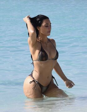 Kim Kardashian Nude Leaks OnlyFans Photo 973