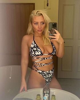 Kimberly Hart-Simpson Nude Leaks OnlyFans Photo 24