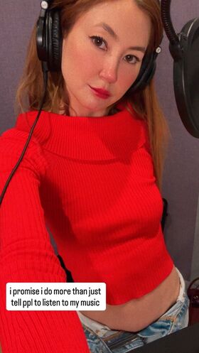 Kimiko Glenn Nude Leaks OnlyFans Photo 112