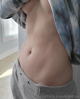 Kitbit Ảnh OnlyFans khỏa thân rò rỉ 3