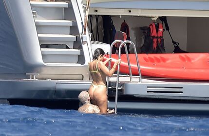 Kourtney Kardashian Nude Leaks OnlyFans Photo 172