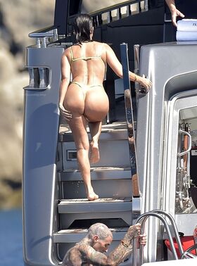 Kourtney Kardashian Nude Leaks OnlyFans Photo 179