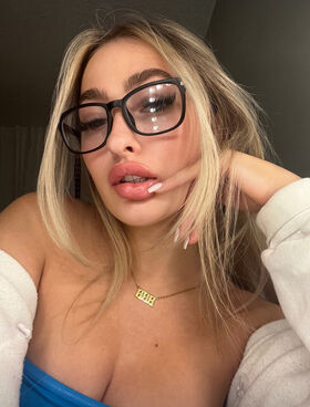 KylieTaylorr Гола изтичане OnlyFans снимка 1