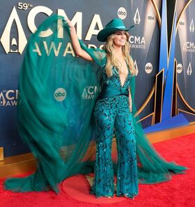 Lainey Wilson Nude Leaks OnlyFans Photo 90