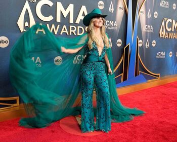 Lainey Wilson Nude Leaks OnlyFans Photo 97