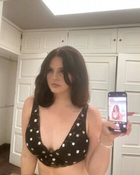 Lana Del Rey Nude Leaks OnlyFans Photo 86