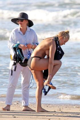 Lara Bingle Nude Leaks OnlyFans Photo 20