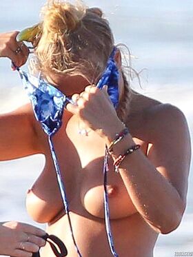 Lara Bingle Nude Leaks OnlyFans Photo 22
