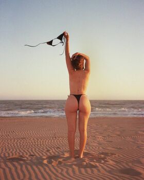 Lara Juice Nude Leaks OnlyFans Photo 12