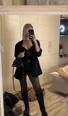 Larabeu नग्न लीक OnlyFans फोटो 1