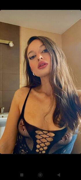 Larisa Mira Model Nude Leaks OnlyFans Photo 3