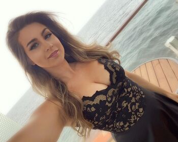 Laura Legends Nude Leaks OnlyFans Photo 3