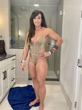 Laura Muscles Nude Leaks OnlyFans Photo 3