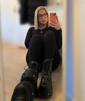 Lauraasterya Nude Leaks OnlyFans Photo 2