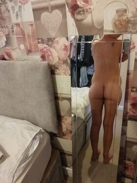 Layla_24 Nude Leaks OnlyFans Photo 1